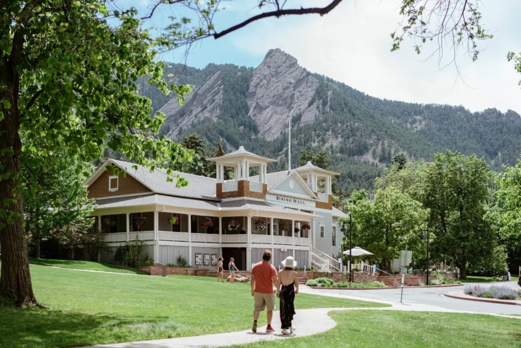 Couple walking towards Chautauqua dining hall