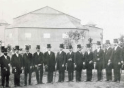Group of Men in Top Hats West of the Auditorium